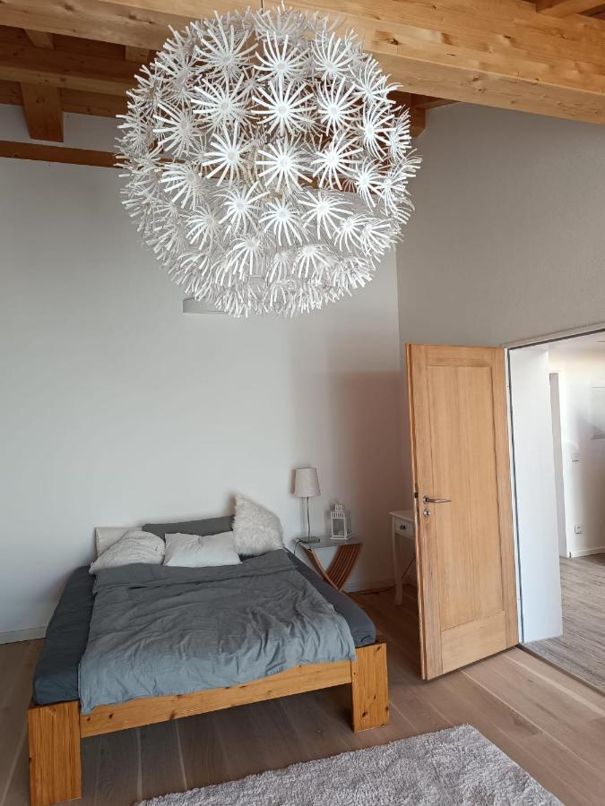 Apartment Unterm Dach Mit Kleinem Seeblick Munsing Bagian luar foto