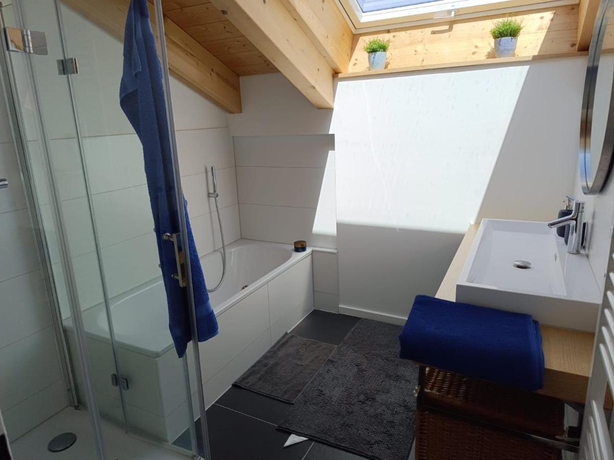 Apartment Unterm Dach Mit Kleinem Seeblick Munsing Bagian luar foto