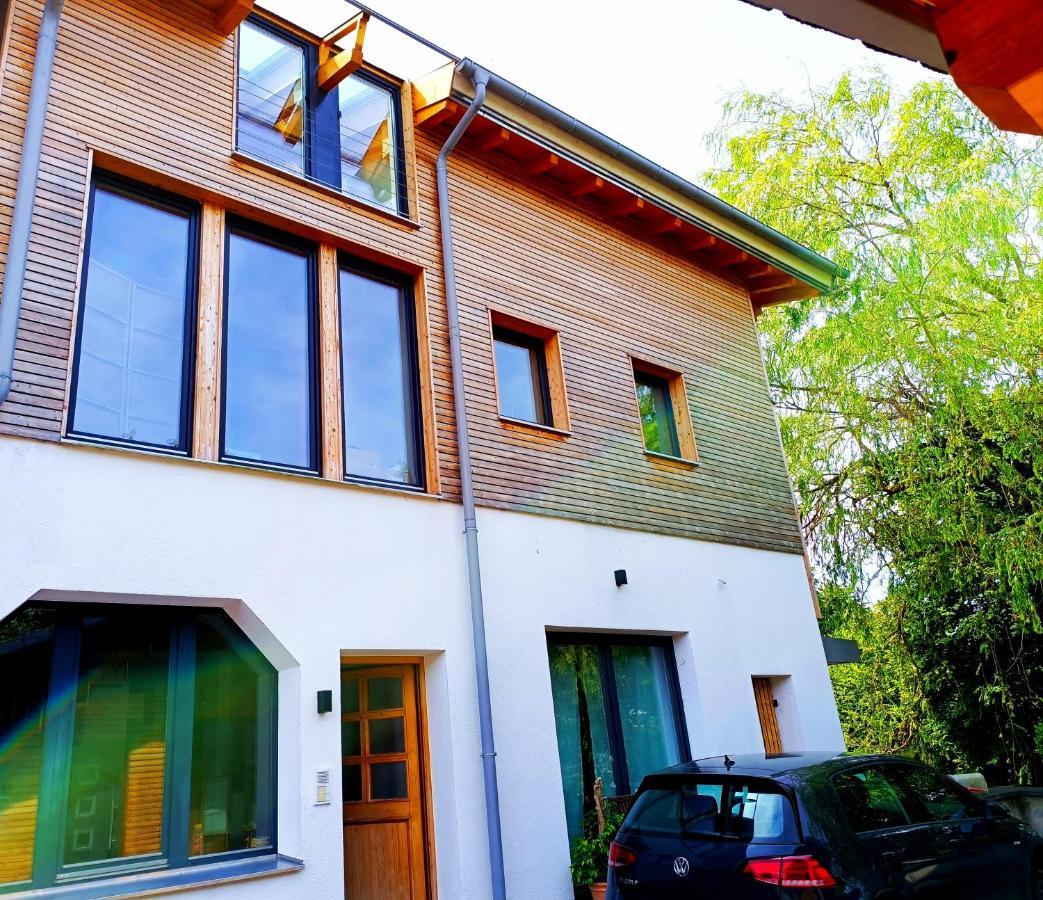Apartment Unterm Dach Mit Kleinem Seeblick Munsing Bagian luar foto