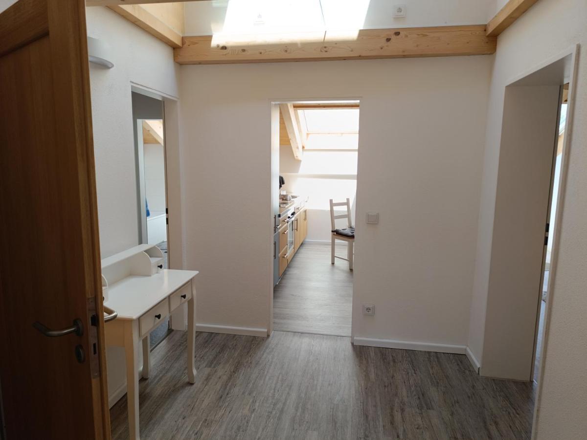 Apartment Unterm Dach Mit Kleinem Seeblick Munsing Bagian luar foto